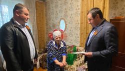 Министр здравоохранения КБР Рустам Калибатов посетил ветерана войны