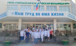Главный врач ГКБ №1 Анзор Кумышев поздравил коллег с Днем медработника
